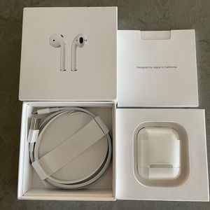 Apple AirPods with charging case (1st generation)